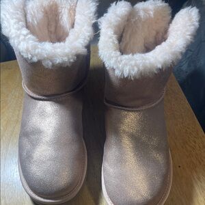 Cozy pink Metallic Boots with Faux Fur Lining